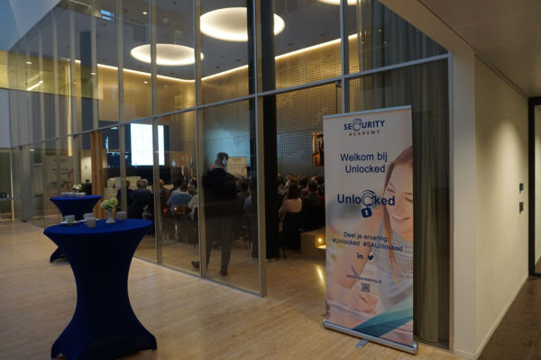 Presentatie-Ardie-Kleijn-unlocked-buiten